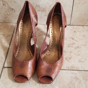 BCBG leather shoes